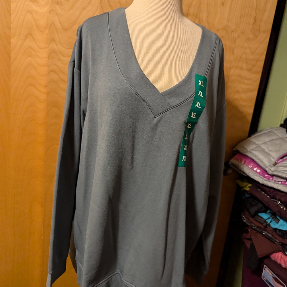 Green V-Neck Long Sleeve Top